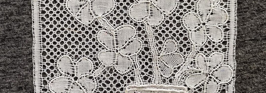 dentelle de binche vase