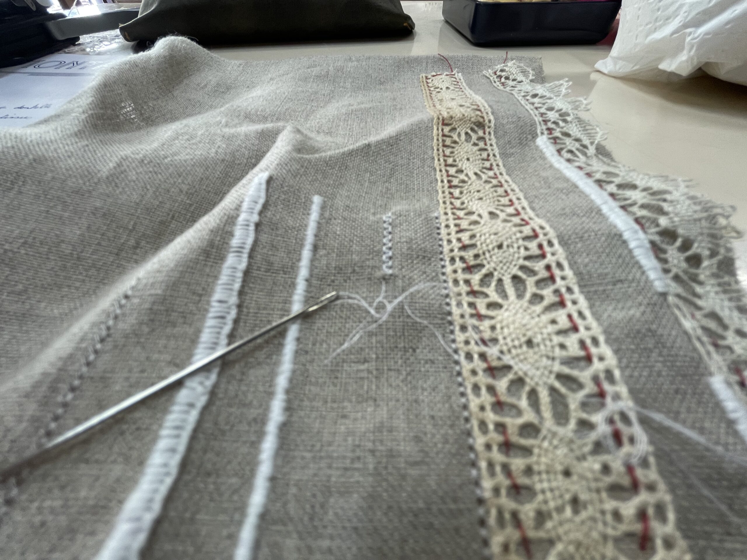 gros plan de broderie